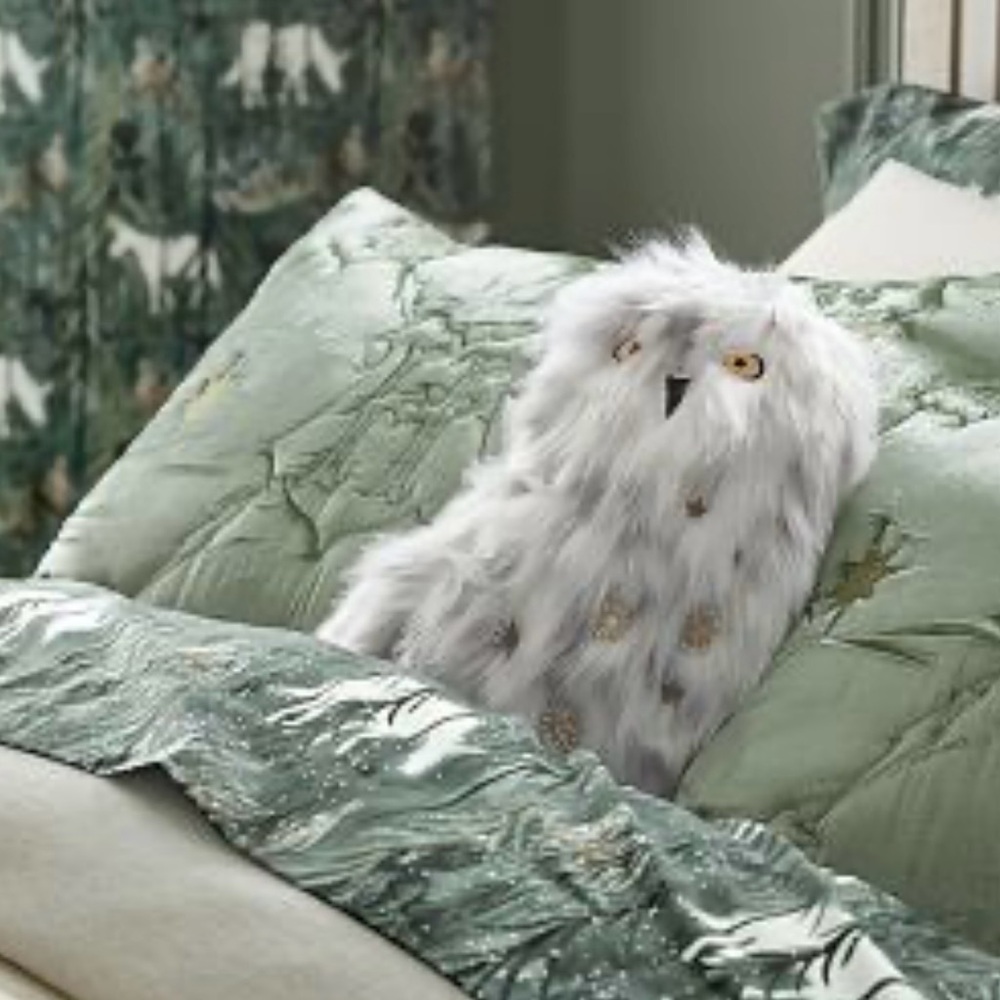 LIKE NEW POTTERY BARN HARRY POTTER HEDWIG SPARKLE FAUX FUR BEADED PILLOW - Picture 2 of 4